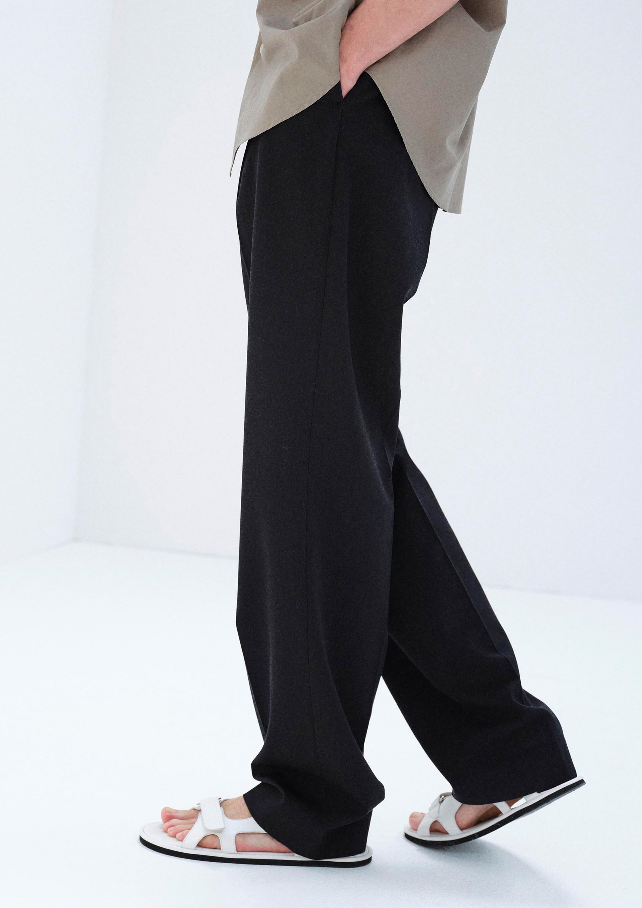 AURALEE - LIGHT WOOL MAX GABARDINE TWO-TUCK SLACKS TOP BLACK