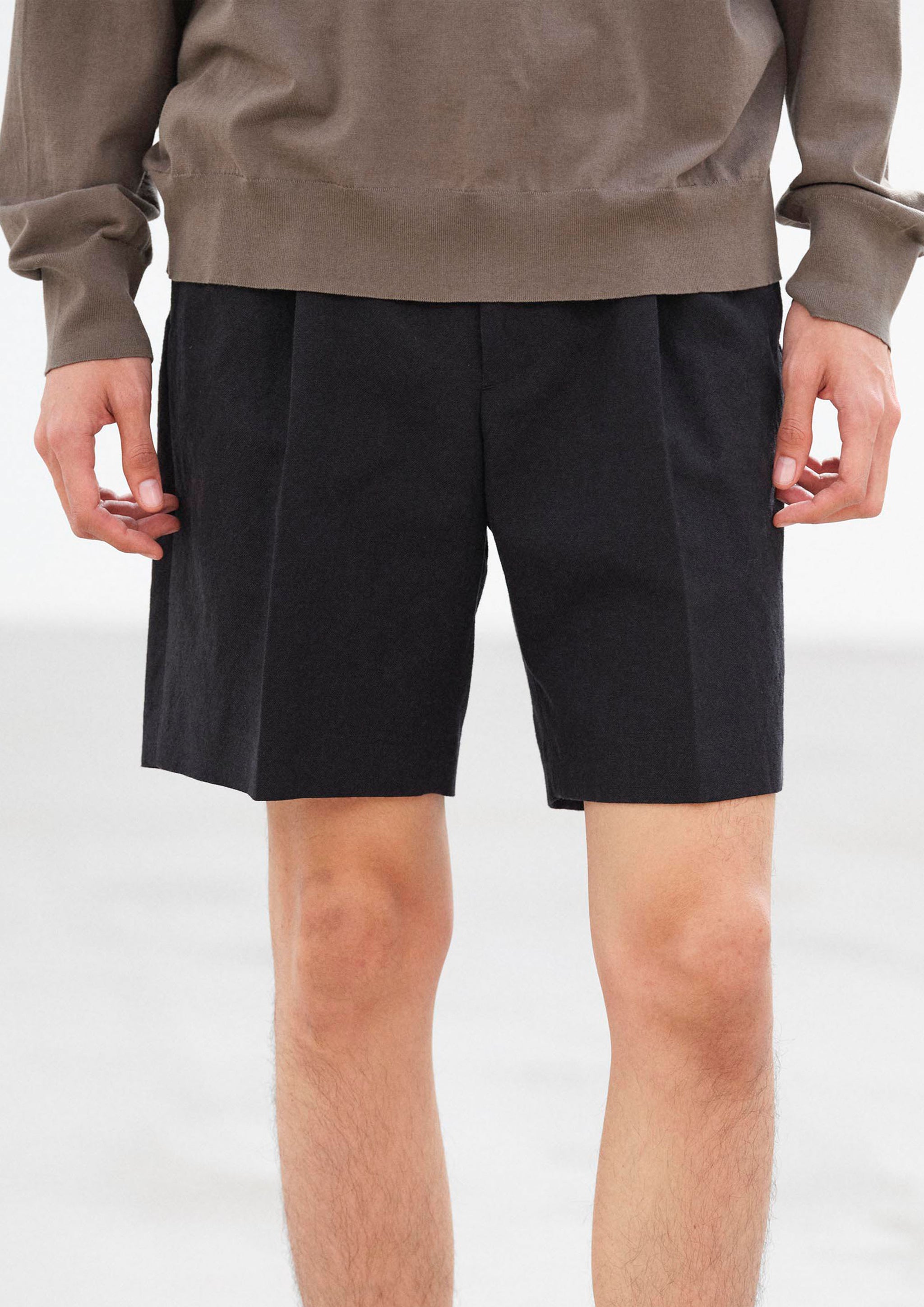 AURALEE - WOOL COTTON LINEN OX SHORTS BLACK – SOLAR MTP