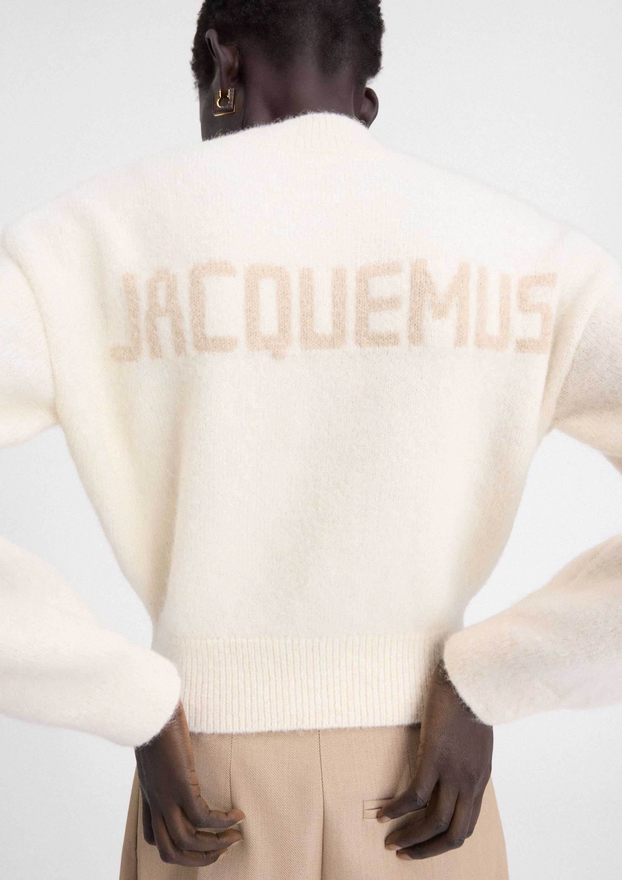 トップス Jacquemus LA MAILLE JACQUEMUS BEIGE JACQUEMUS La Maille Jacquemus in Light Beige | FWRD