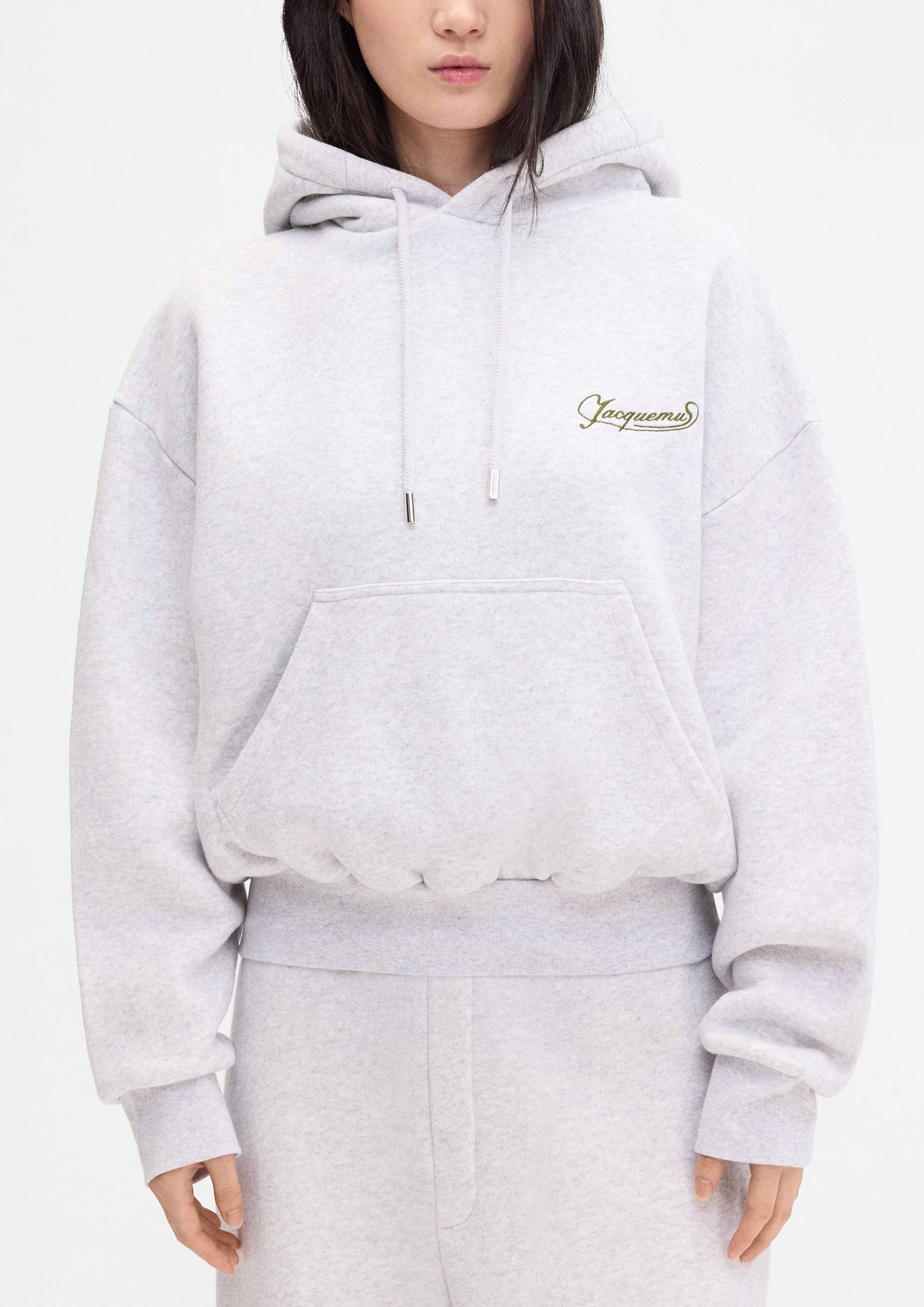 【Jacquemus】LE HOODIE CORTO◆255JS3072465 Jacquemus | Le Hoodie Corto Sweatshirt at Ekseption