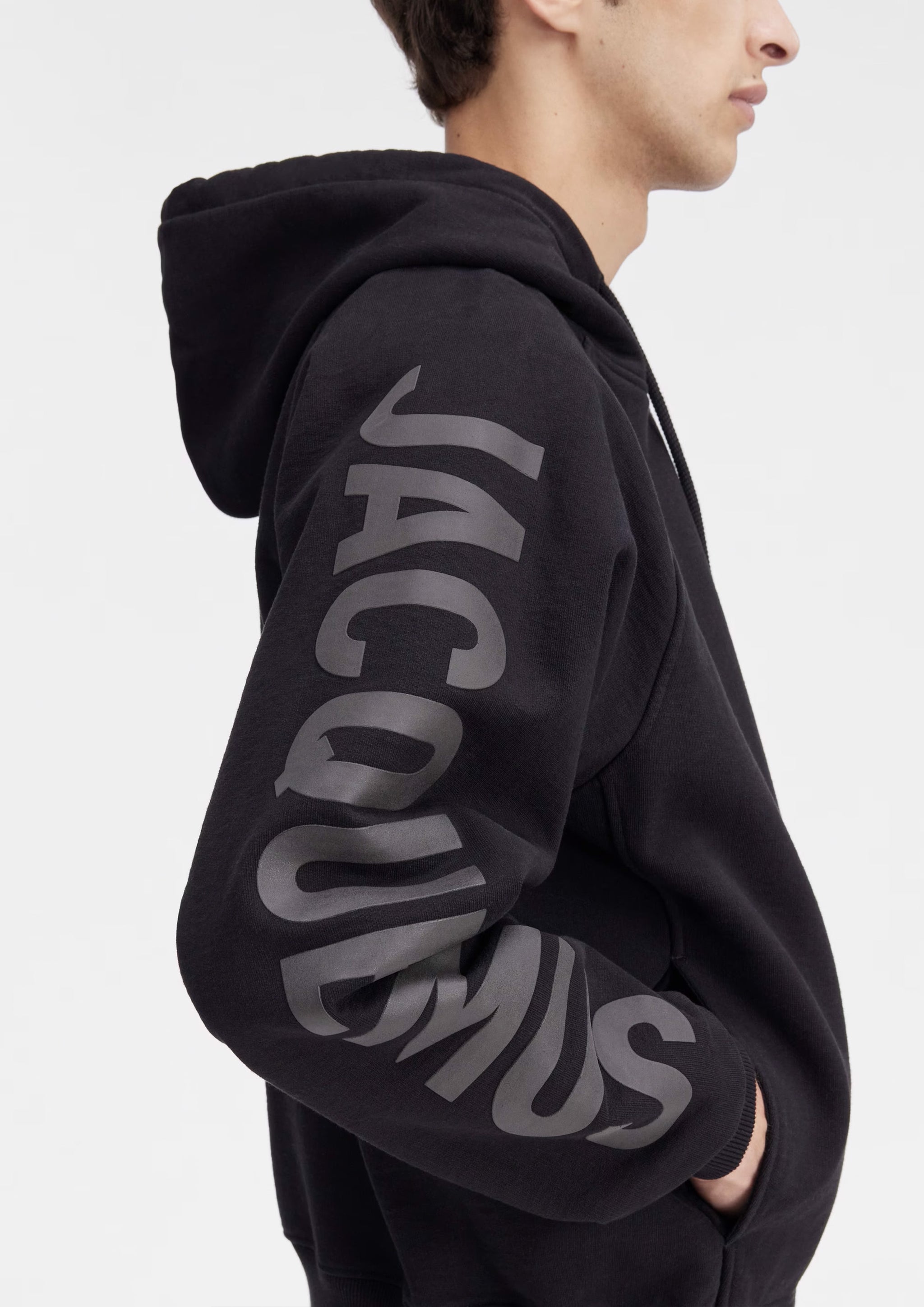 JACQUEMUS_LE_HOODIE_TYPO_BLACK