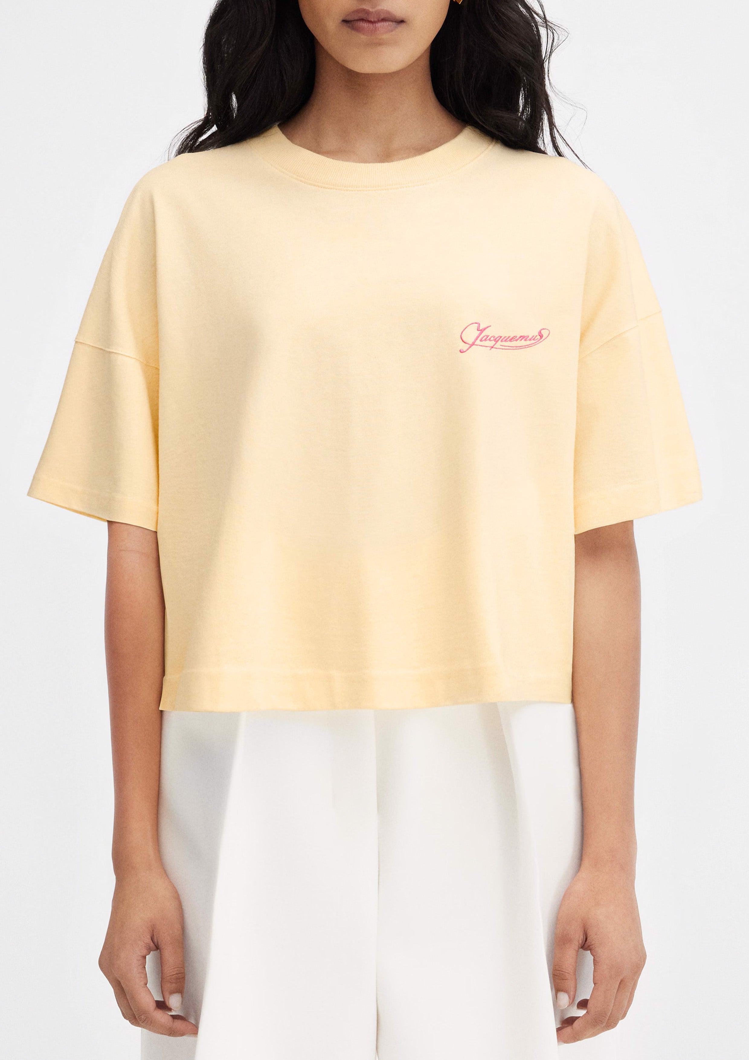 JACQUEMUS - LE T-SHIRT CORTO UNI CLUB BEIGE – SOLAR MTP JACQUEMUS - LE T-SHIRT CORTO UNI CLUB BEIGE – SOLAR MTP