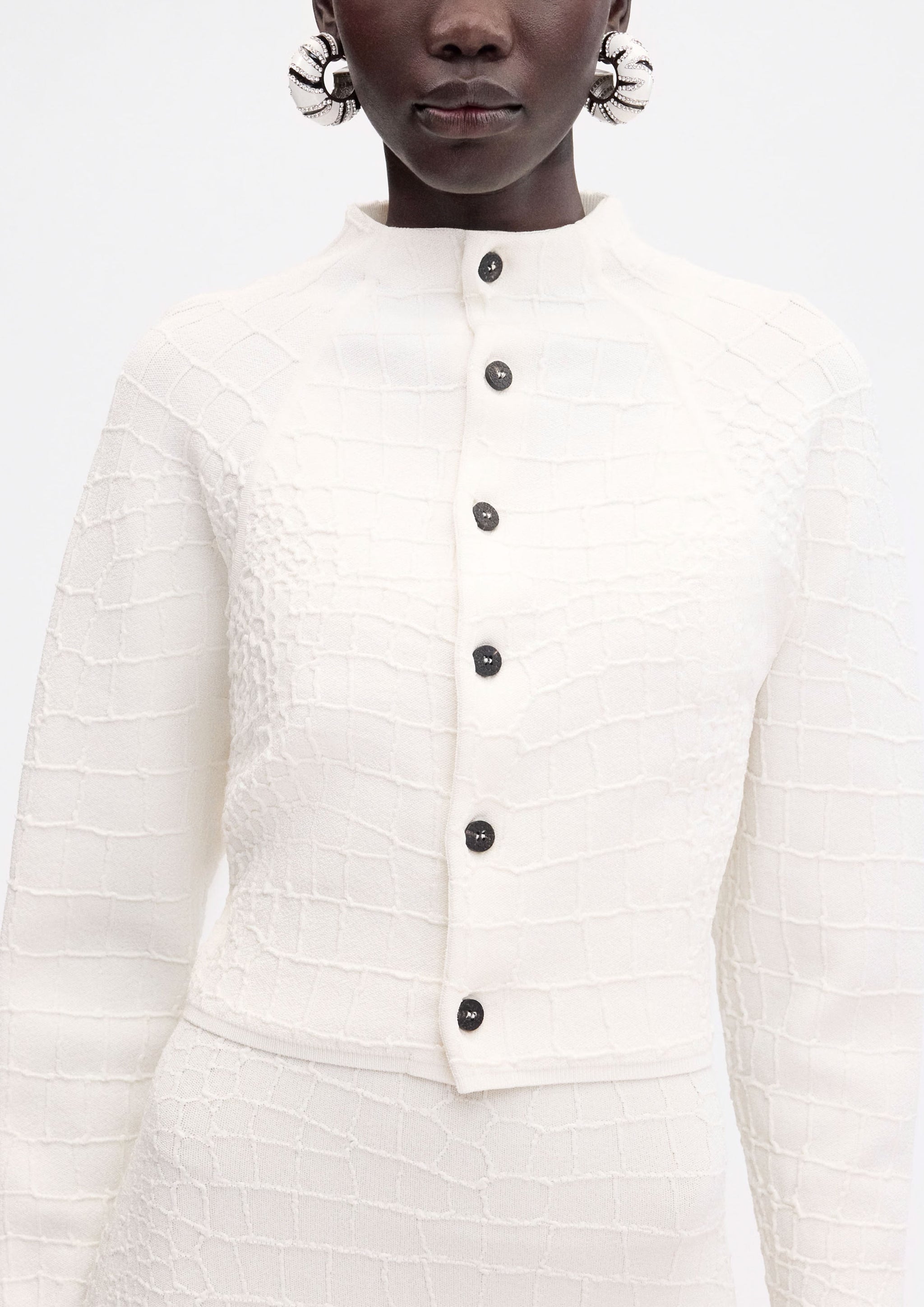 ダウンジャケット・コート JACQUEMUS WOMEN The Scala Cardigan Off-White JACQUEMUS - LE CARDIGAN SCALA OFF-WHITE – SOLAR MTP