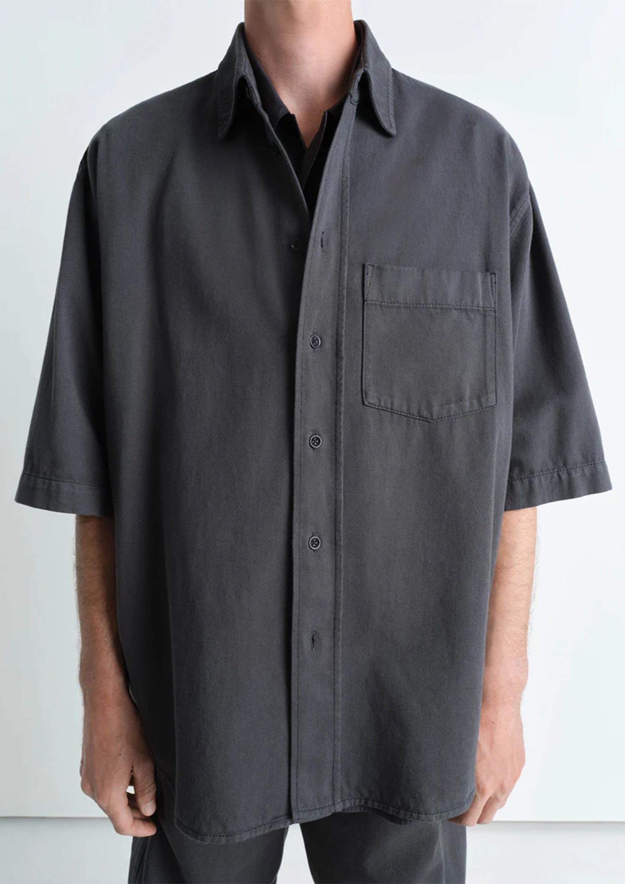 LEMAIRE - SHORT SLEEVE DENIM SHIRT CARBON BLUE – SOLAR MTP