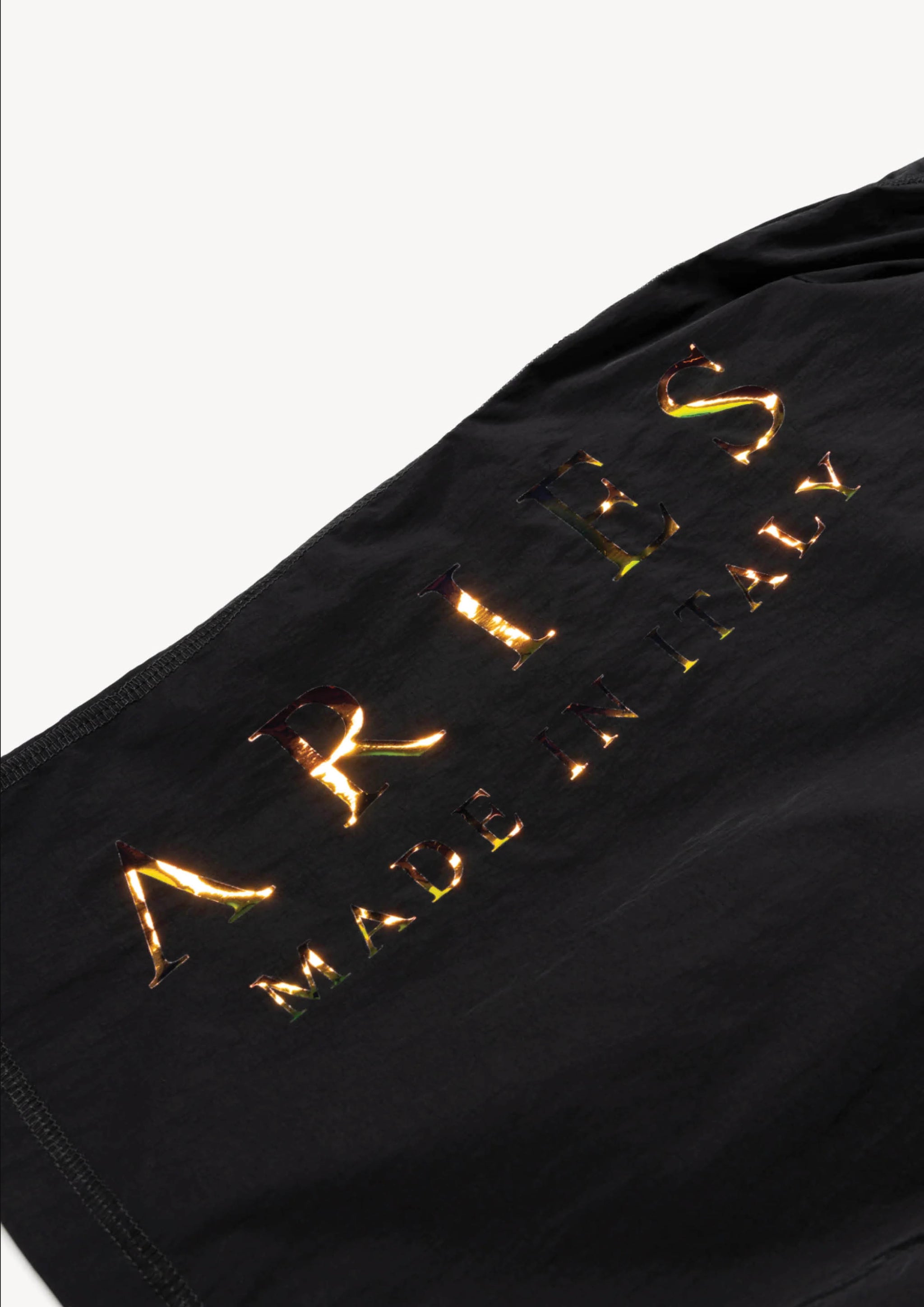 ARIES - CLASSIC WINDCHEATER SHORT BLACK – SOLAR MTP