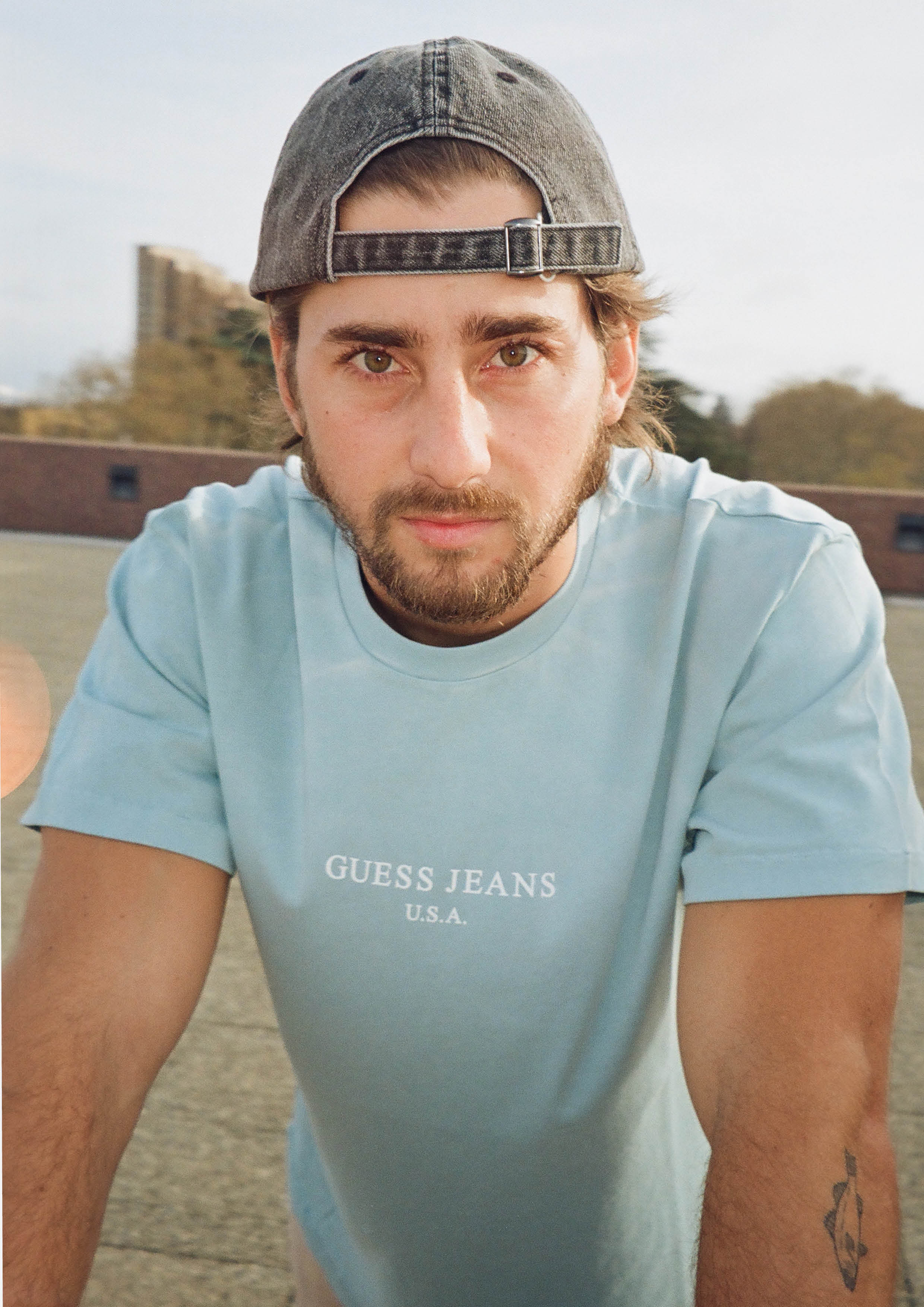 GUESS USA VINTAGE LOGO TEE NEW POOL BLUE