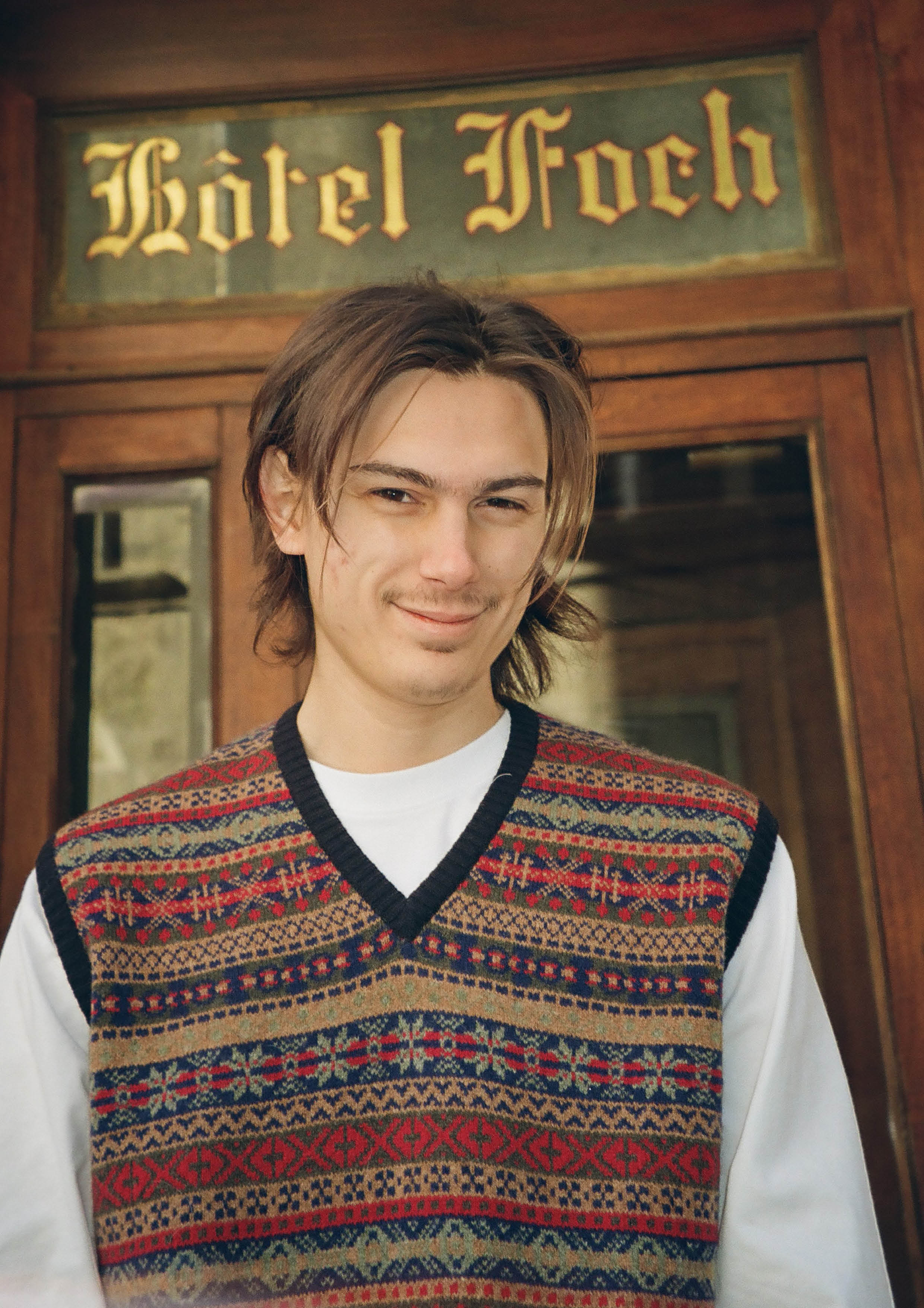 SOLAR COURT - PAPI SWEATER VEST RED – SOLAR MTP